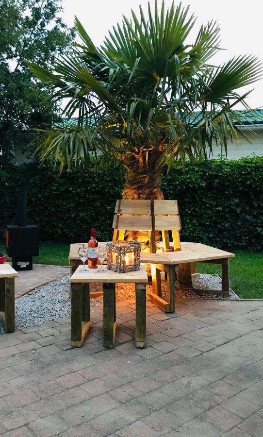 De Corner Van Zeeland Met Jacuzzi シント・アナラント エクステリア 写真
