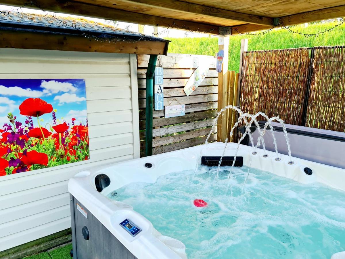 De Corner Van Zeeland Met Jacuzzi シント・アナラント エクステリア 写真