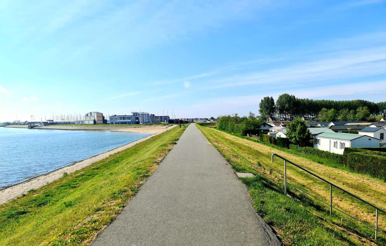 De Corner Van Zeeland Met Jacuzzi シント・アナラント エクステリア 写真