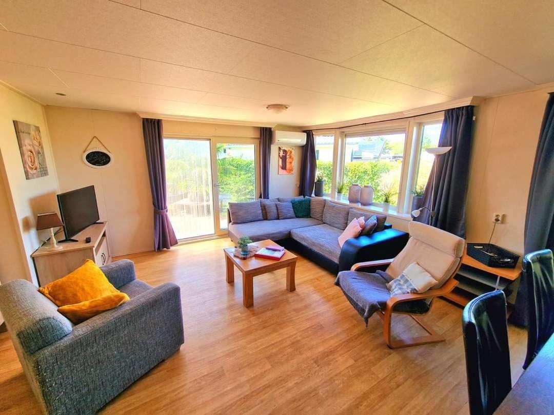 De Corner Van Zeeland Met Jacuzzi シント・アナラント エクステリア 写真