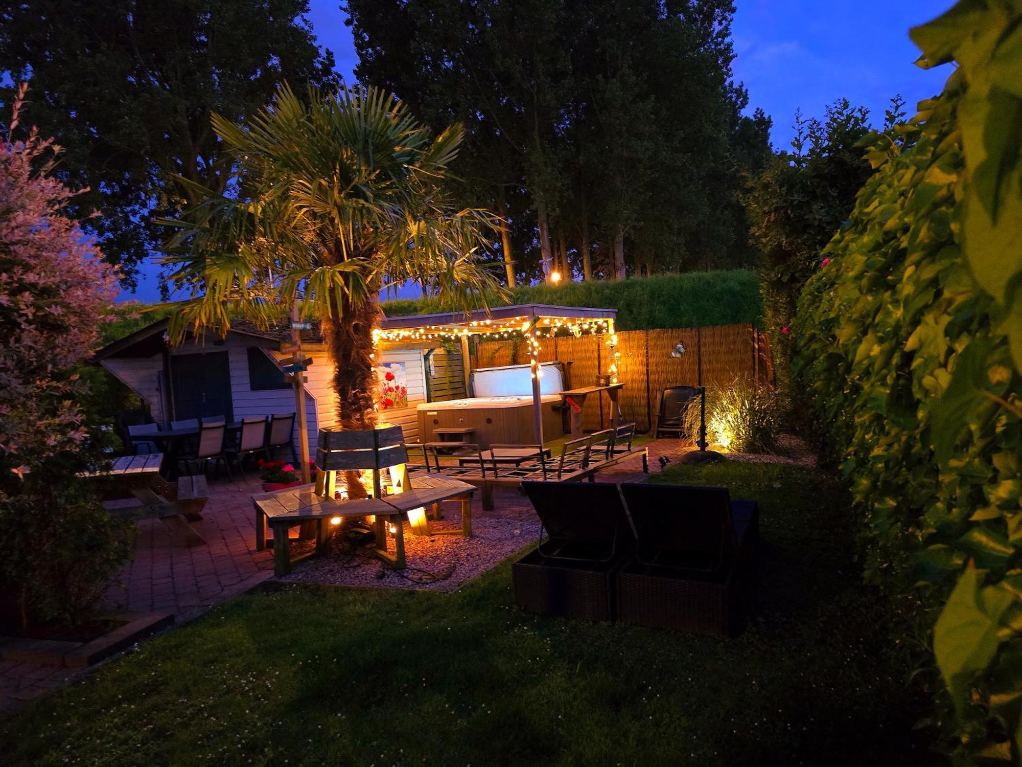 De Corner Van Zeeland Met Jacuzzi シント・アナラント エクステリア 写真