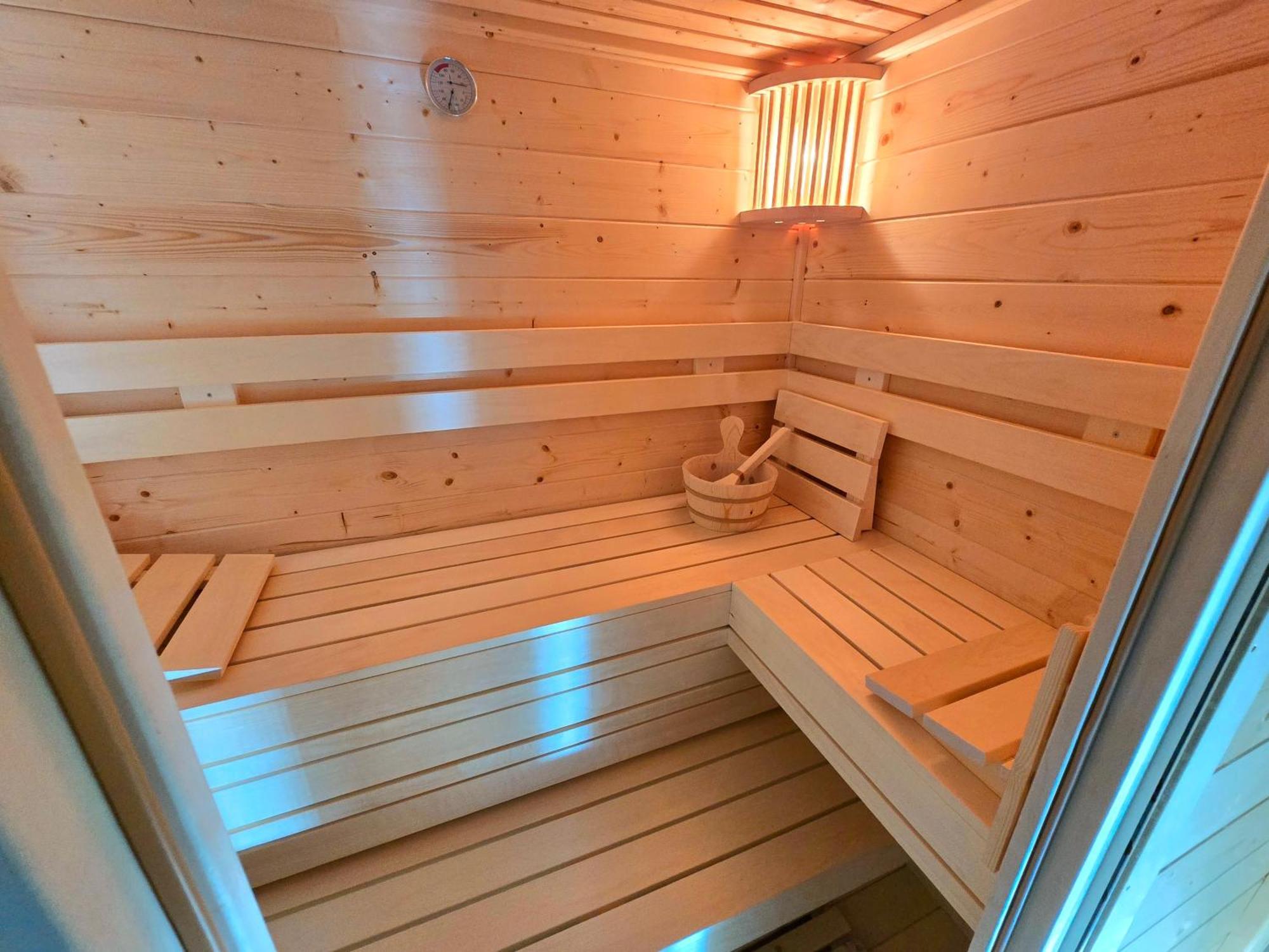 De Corner Van Zeeland Met Jacuzzi シント・アナラント エクステリア 写真